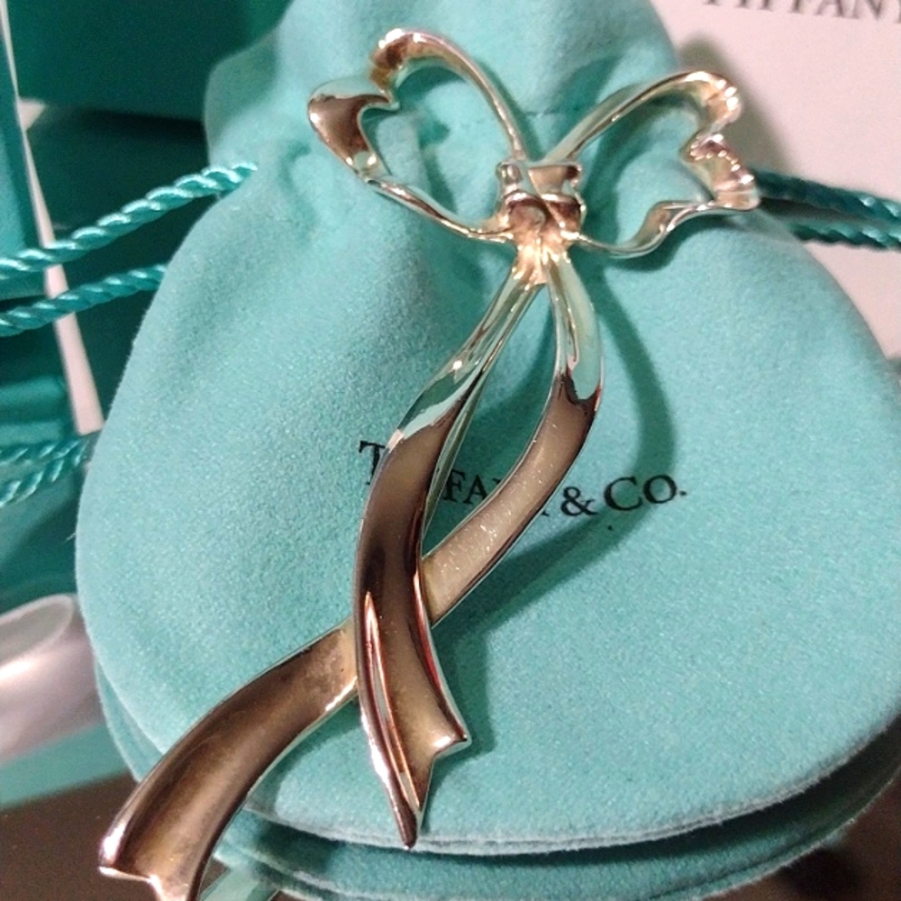 Tiffany & Co. RARE Larger of the Tiffany Ribbon 🎀 18.49gms.